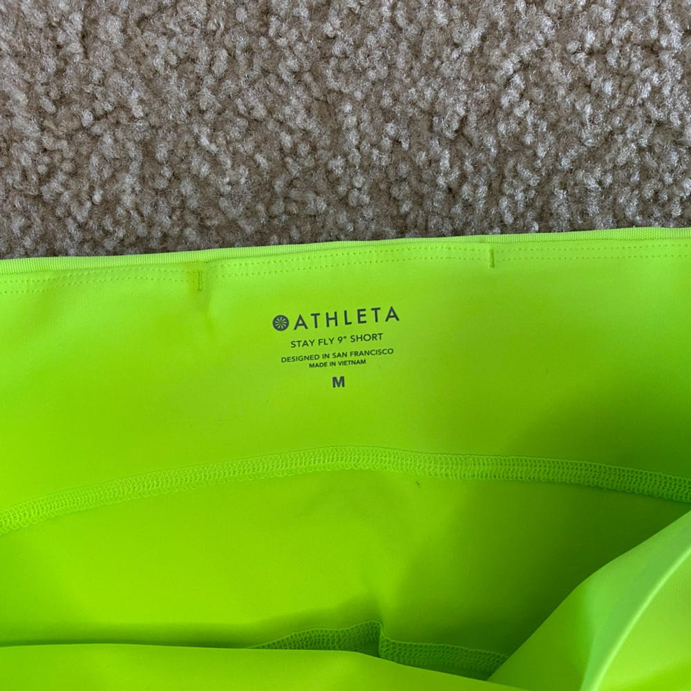 NWT Athleta Stay Fly 9" Short Compression Reflective Running | Young Banana M - Picture 4 of 6